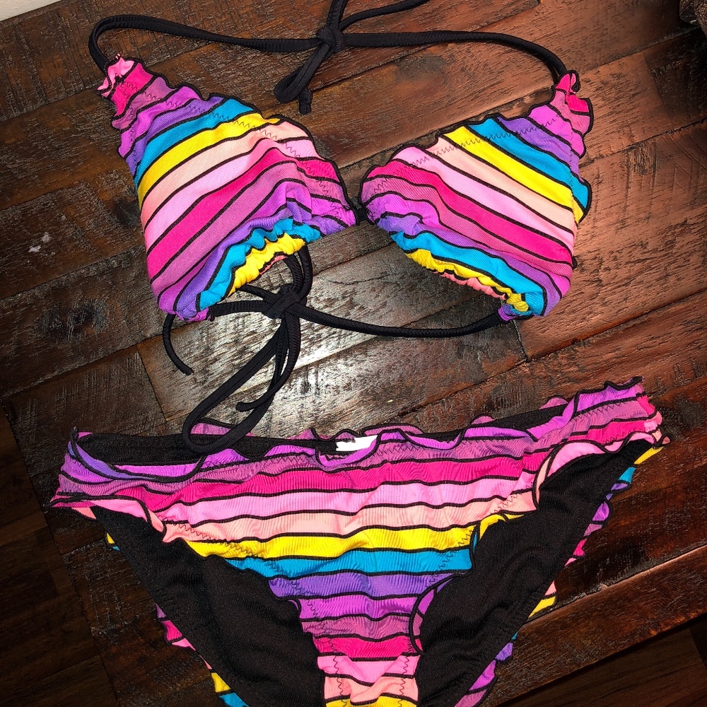 I WILL LOWER SHIPPING  Striped Triangle Bikini Set